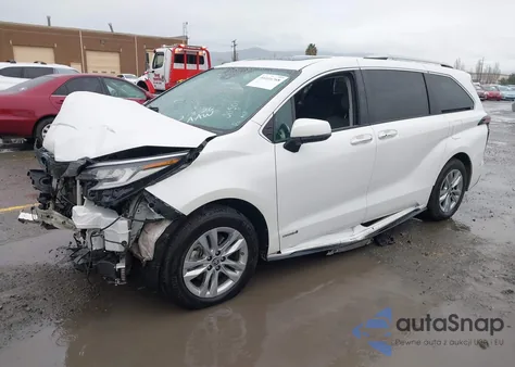 2021 Toyota Sienna Limited z USA, uszkodzony, nr VIN 5TDZRKEC7MS009776